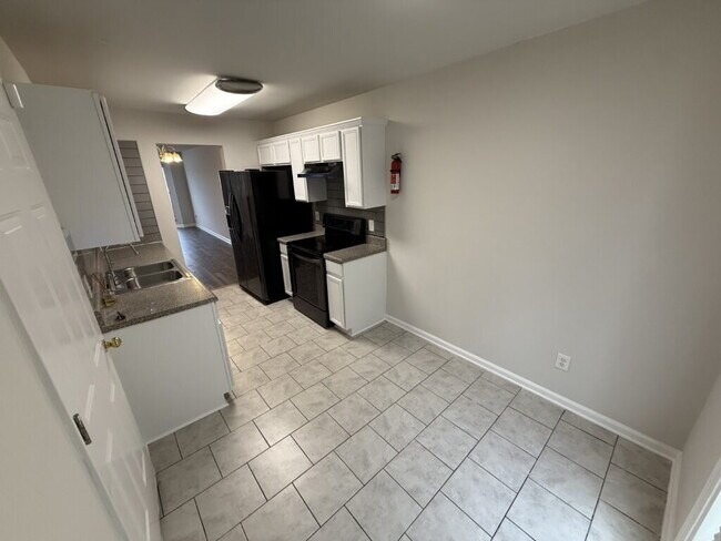 Building Photo - Spacious 3 bed 3 bath home in Union City