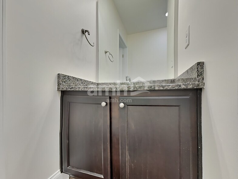 Building Photo - 194 Pullen Dr