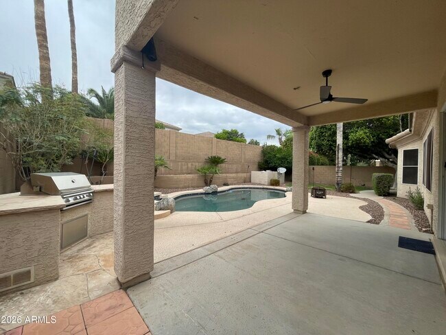 Building Photo - 3820 S Barberry Pl