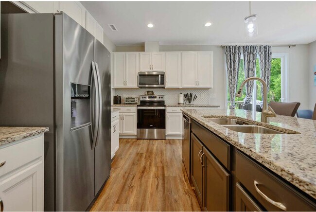 Building Photo - 155 Rossell Park Cir