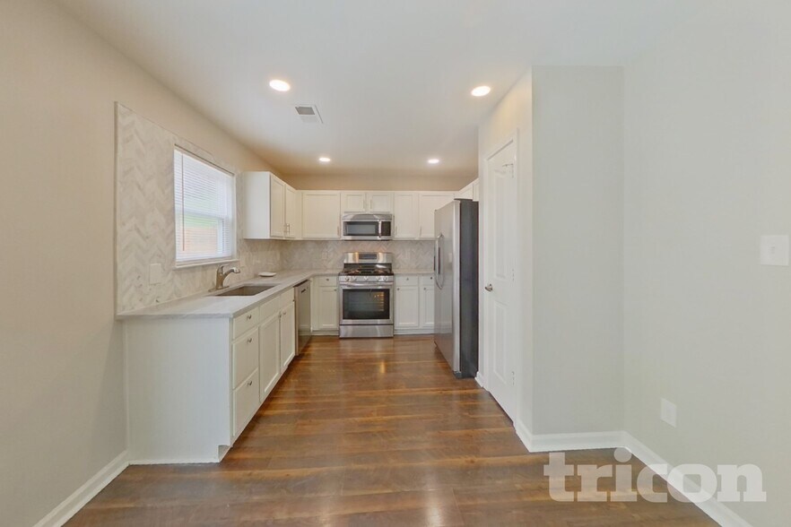 Building Photo - 4037 Dover Downs Dr