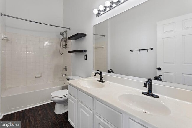Building Photo - 8220 Silverton Ct