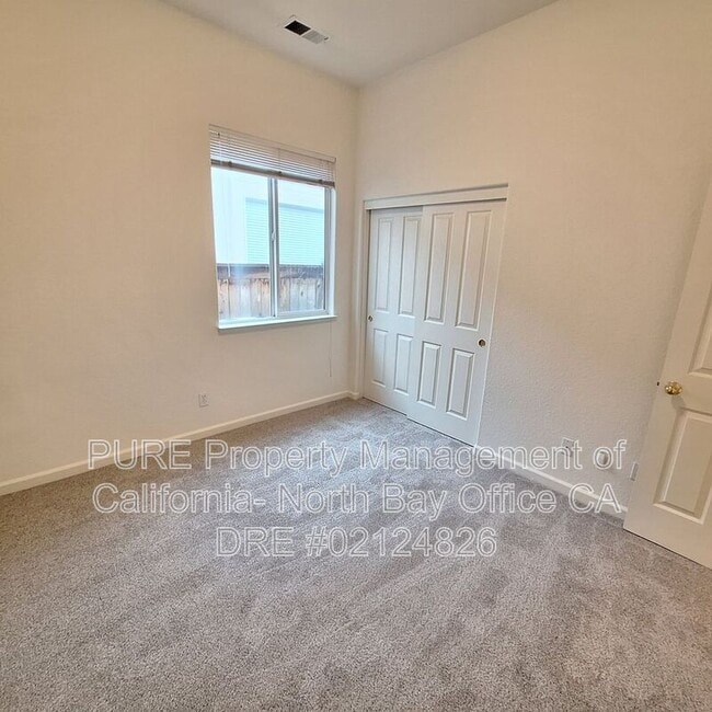 Building Photo - 1887 Mallard Ln