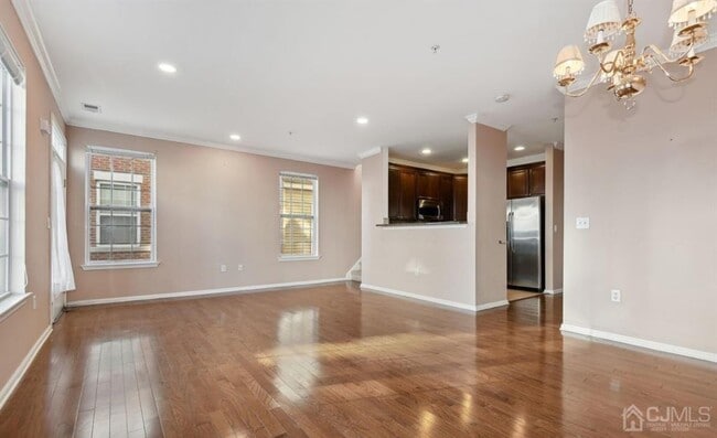 Building Photo - 24 Roosevelt Ave