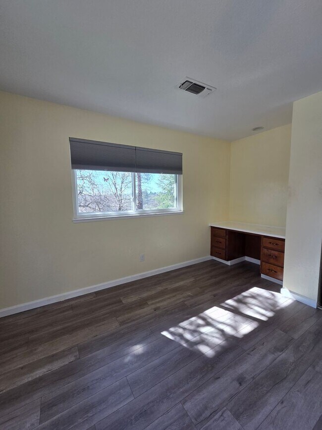 Building Photo - 19090 Hollow Ln