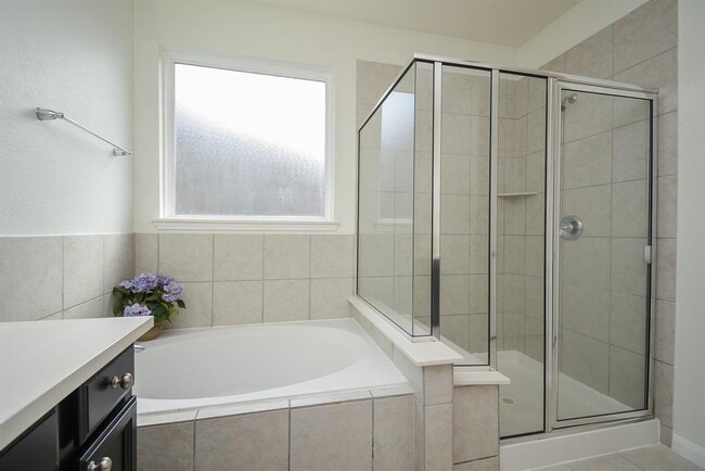 Building Photo - 22211 Weller Oaks Dr