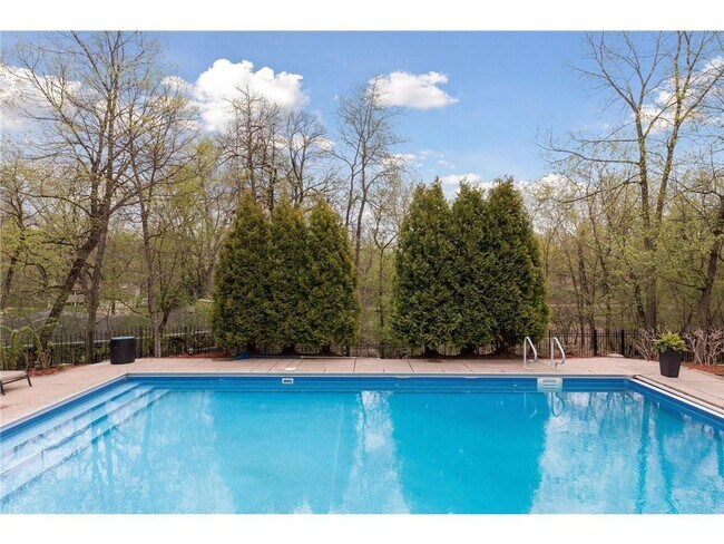 Building Photo - 3632 Rainbow Dr