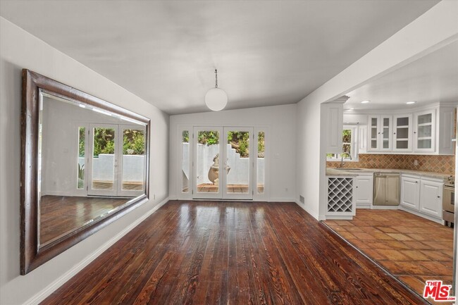 Building Photo - 734 N Bundy Dr