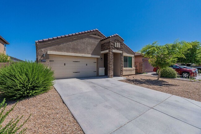 Building Photo - Serene 3-Bedroom 2-Bath 3 Car Garage Retre...