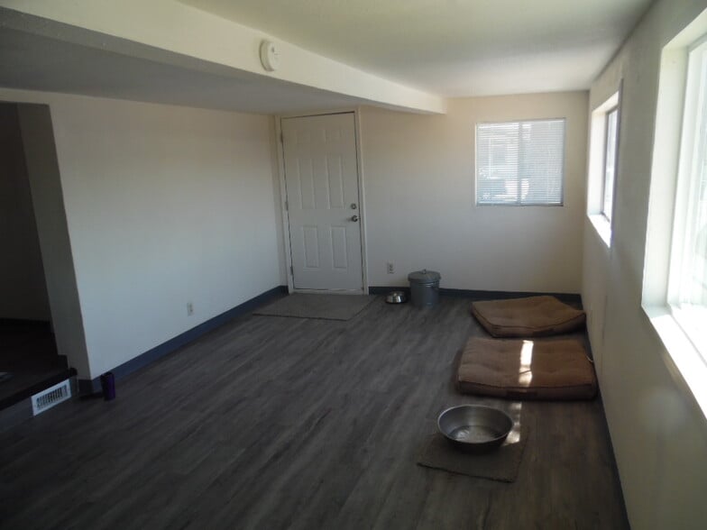 Livingroom - 208 Mohawk Dr