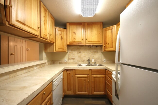 Building Photo - Waterfront Condo Living in East Hill with ...