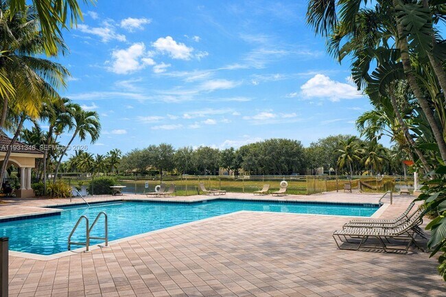 Building Photo - 2494 Centergate Dr