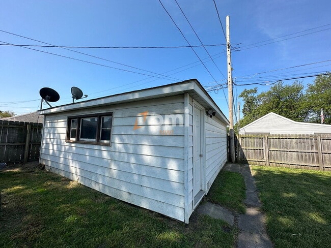Building Photo - 7414 Tapper Ave