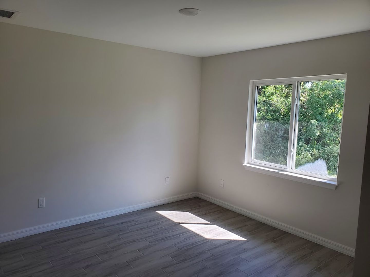 Building Photo - Coming Soon Newer 3x2 Duplex Unit