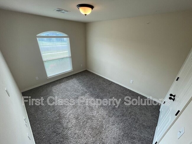 Building Photo - 2265 Blue Jay Dr