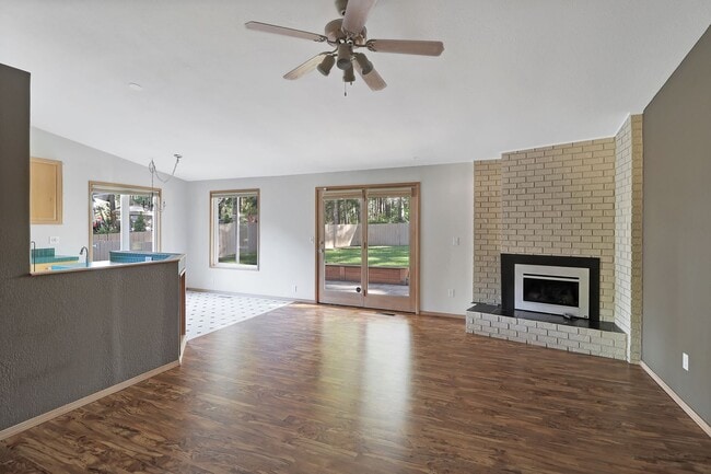 Building Photo - 3 Bed 2 Bath - One Story - Dog Per Approva...