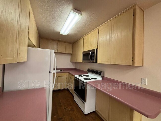 Building Photo - 75 E 800 S