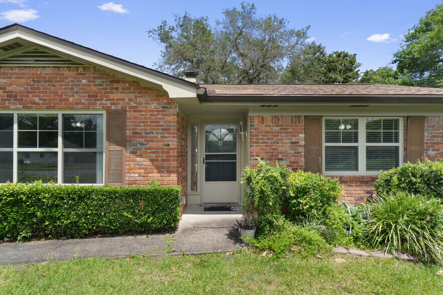 Building Photo - 4591 Scarlet Dr