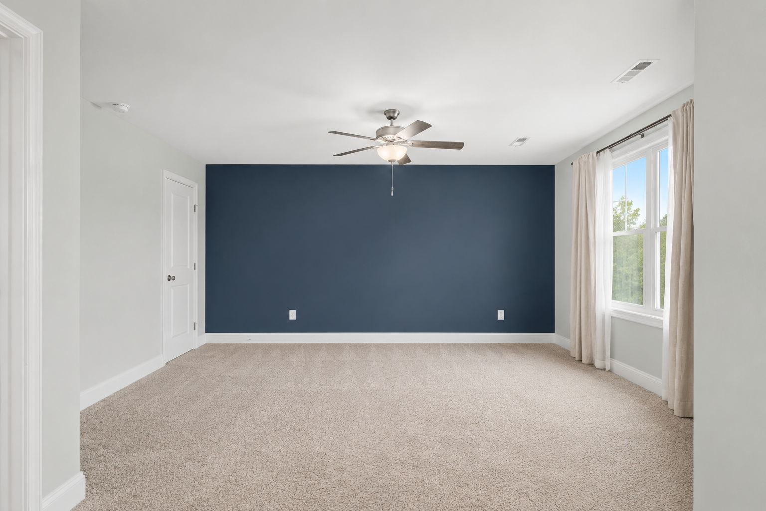 Building Photo - 1573 Helmsdale Dr
