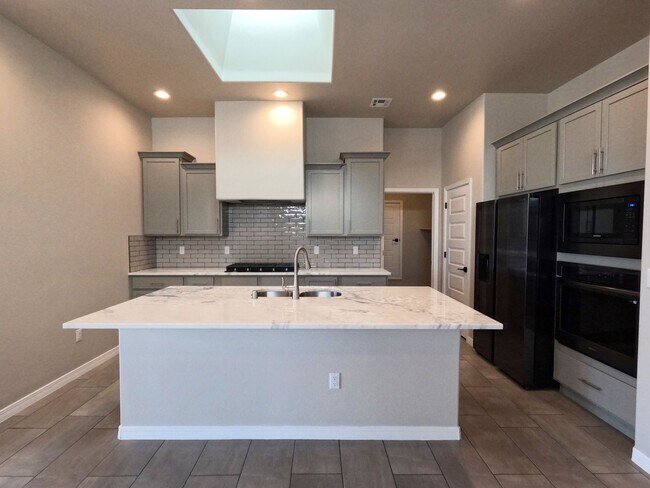 Building Photo - 3729 Santa Clarita Ave