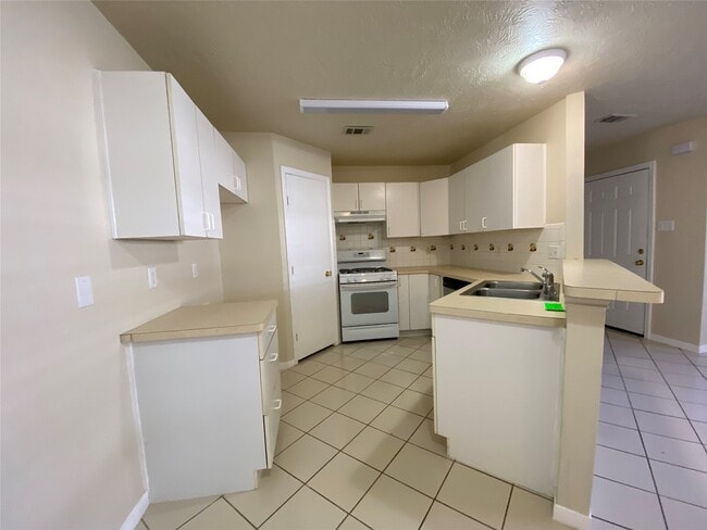 Building Photo - 311 Willowick St