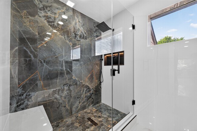 Building Photo - 7447 Cambridge St