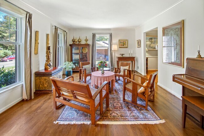 Building Photo - 6902 Tilden Ln