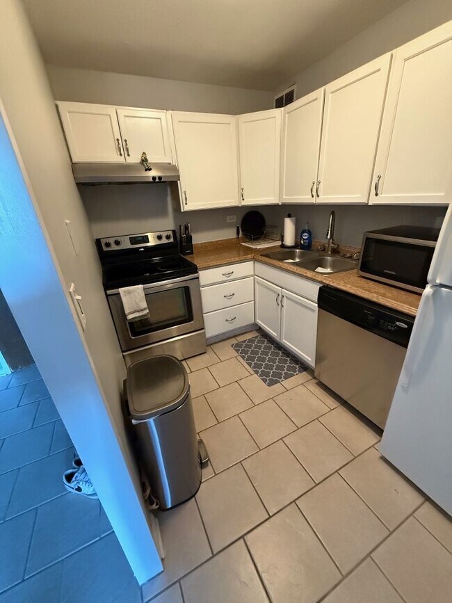 Building Photo - 720 W Gordon Terrace