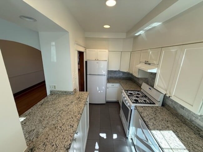 Building Photo - UPDATED 4/BR in Glover Park!