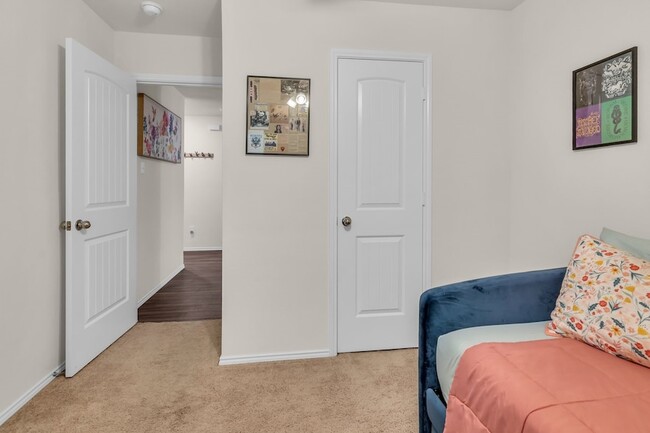 Building Photo - 209 Wishbone Ln