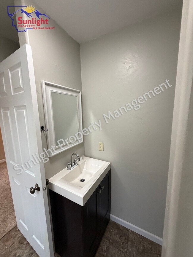 Building Photo - 305 N 5th Ave