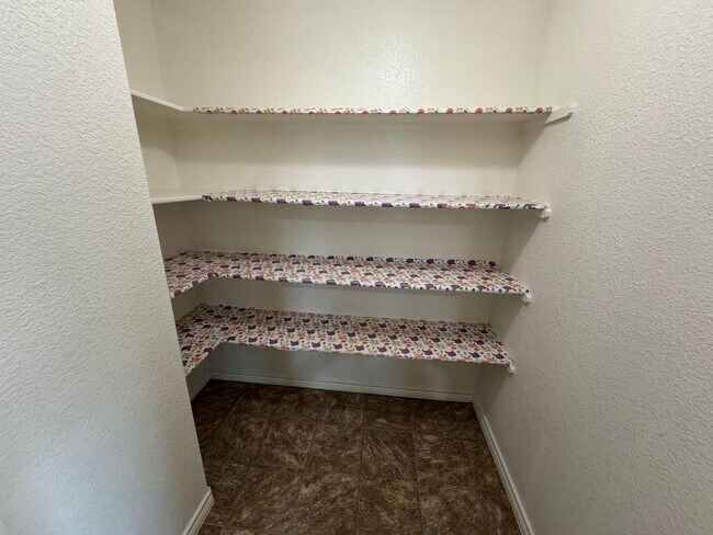 Building Photo - 360 Virtual Tour Available