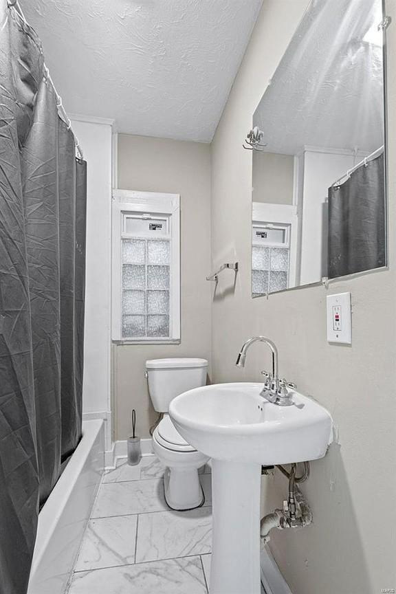 Building Photo - 3316 Caroline St