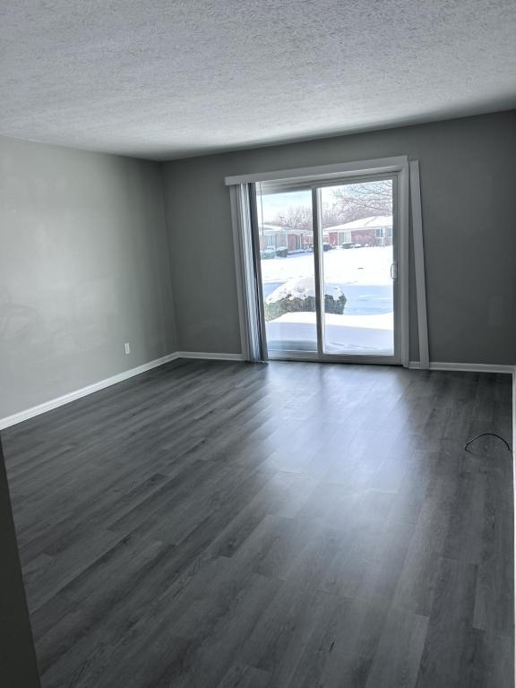 Building Photo - 911 W McKay Rd