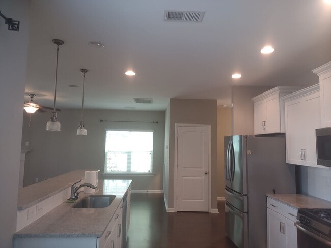 Building Photo - Spectacular Three Bedroom Home in Liberty Ridge!