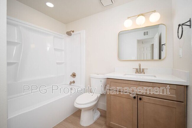 Building Photo - 3718 E Ludlow Dr