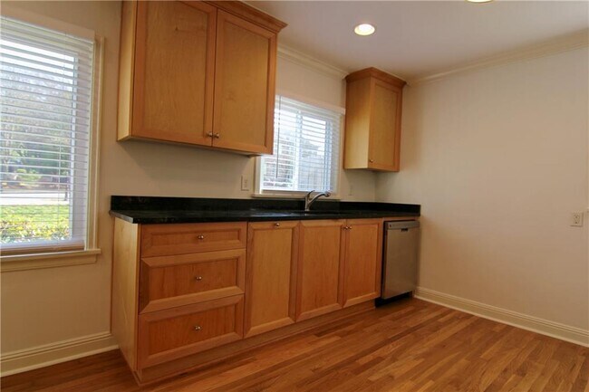 Building Photo - 1482 Dresden Dr NE