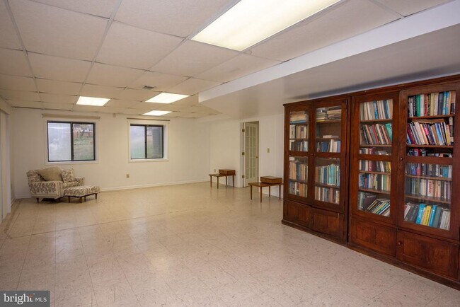 Building Photo - 9700 Grenadier Ct