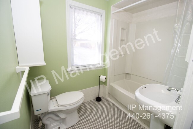 Building Photo - Charming 3-Bedroom Home for Rent in Euclid...