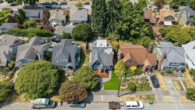 Building Photo - Gorgeous Remodeled West Seattle Craftsman w/ Air Conditioning
