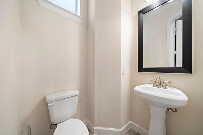 Building Photo - 9910 Spring Shadows Park Cir