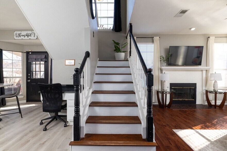 Building Photo - 3032 Marigold Dr