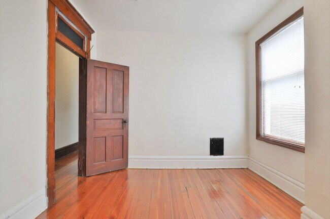 Building Photo - 5 Bedroom Right off of High St - OSU Campus
