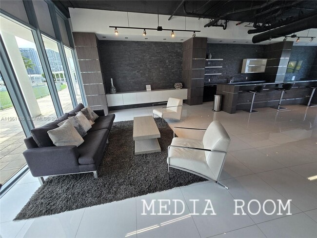 Building Photo - 601 NE 36th St