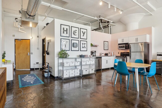 Welcome to your dream loft. - 500 Robert St N