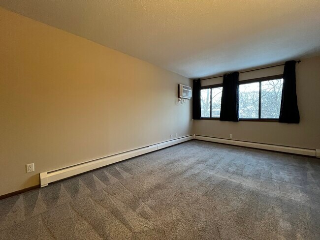 Building Photo - 1903 Silver Bell Rd