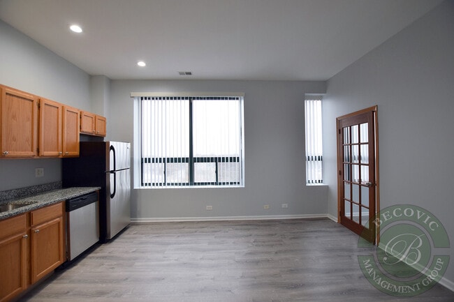 Building Photo - 2451 W Howard St