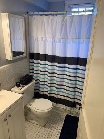 bath - 4471 MacArthur Blvd NW