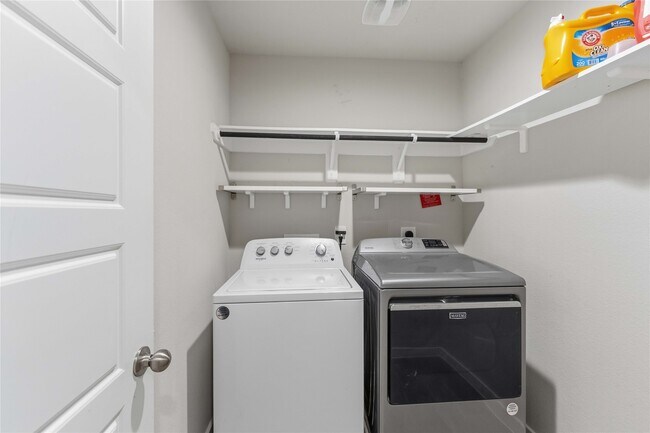 Building Photo - 2914 Gunnersbury Dr