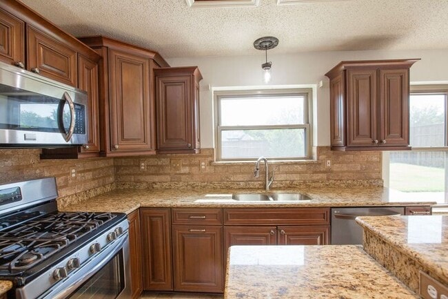 Building Photo - 8204 Tavaros Dr